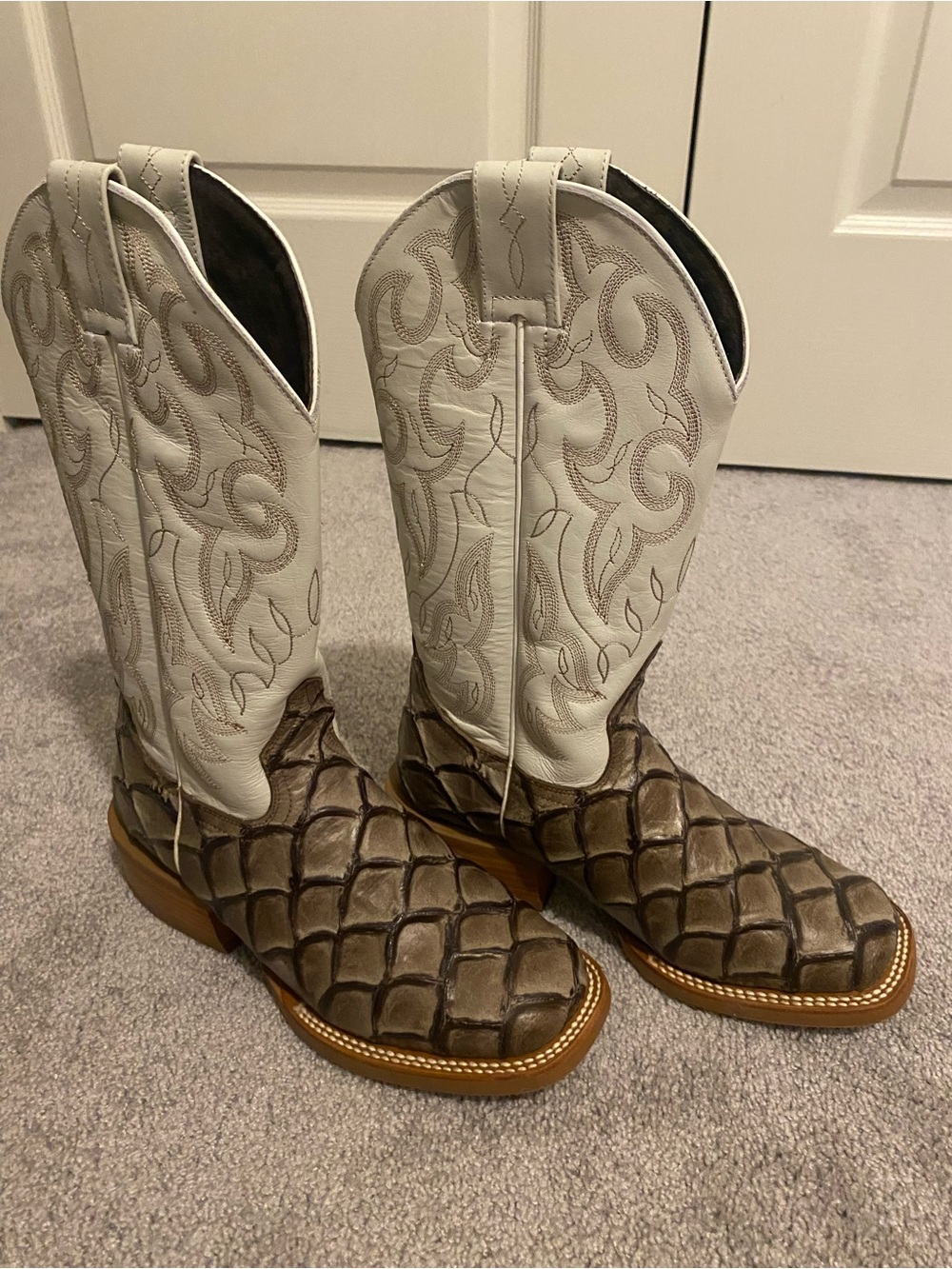 Women’s Two-Tone Heeled Western Boots - White Shaft, Brown Foot